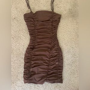 Brown scrunch Windsor dress
